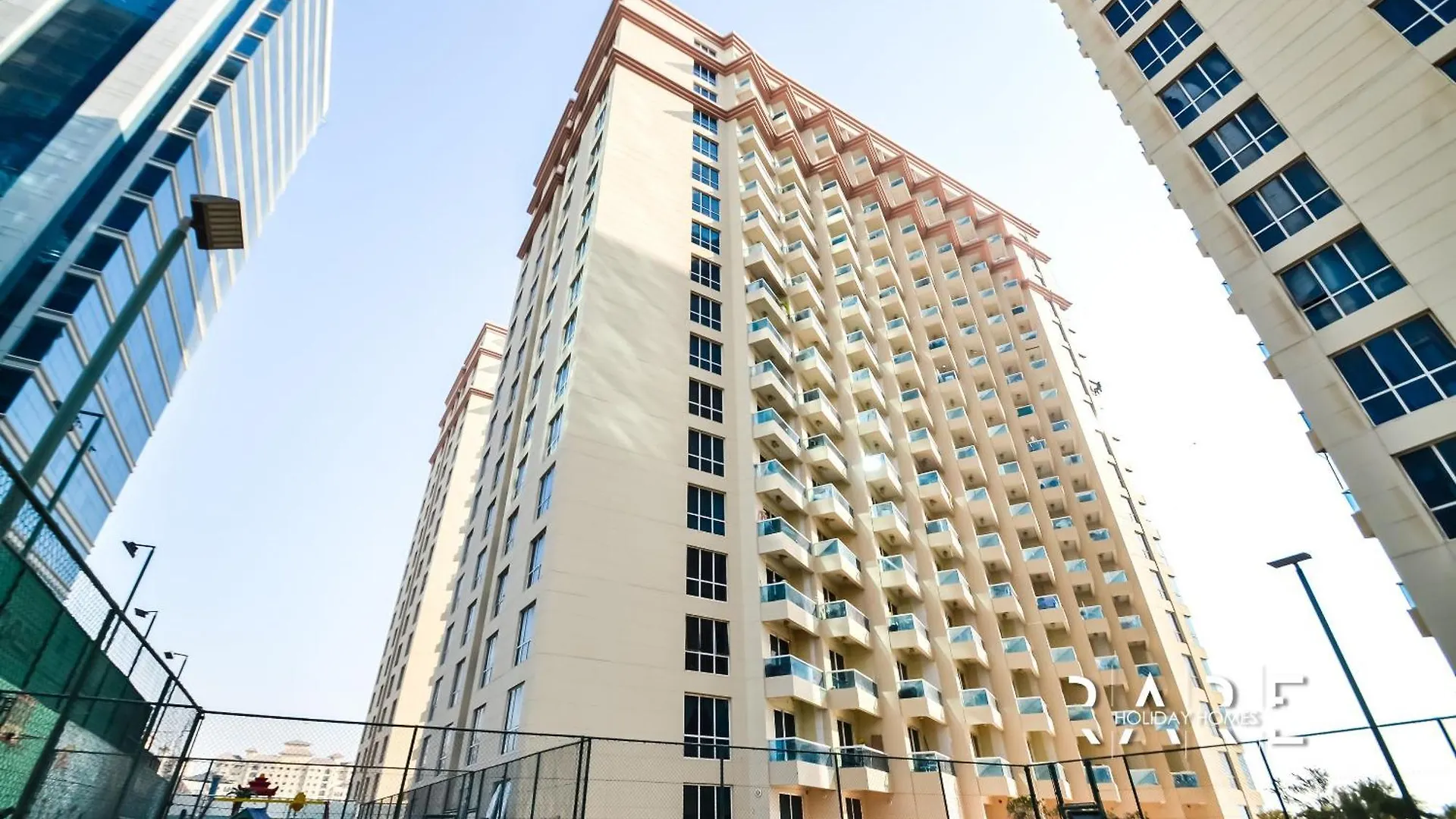 Rare Holiday Homes - Lake View - Near Me'Aisem City Centre - The Crescent Tower A - Dubai Production City - R910
