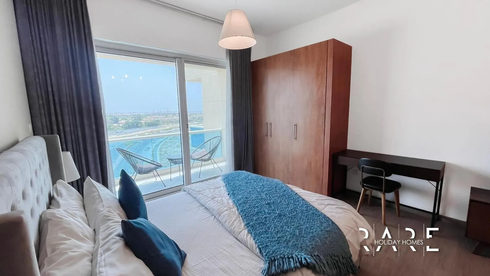 Apartment Rare Holiday Homes - Lake View - Near Me'Aisem City Centre - The Crescent Tower A - Dubai Production City - R910 United Arab Emirates