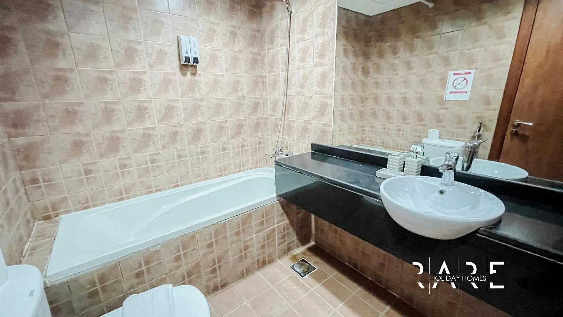 Rare Holiday Homes - Lake View - Near Me'Aisem City Centre - The Crescent Tower A - Dubai Production City - R910 0*,