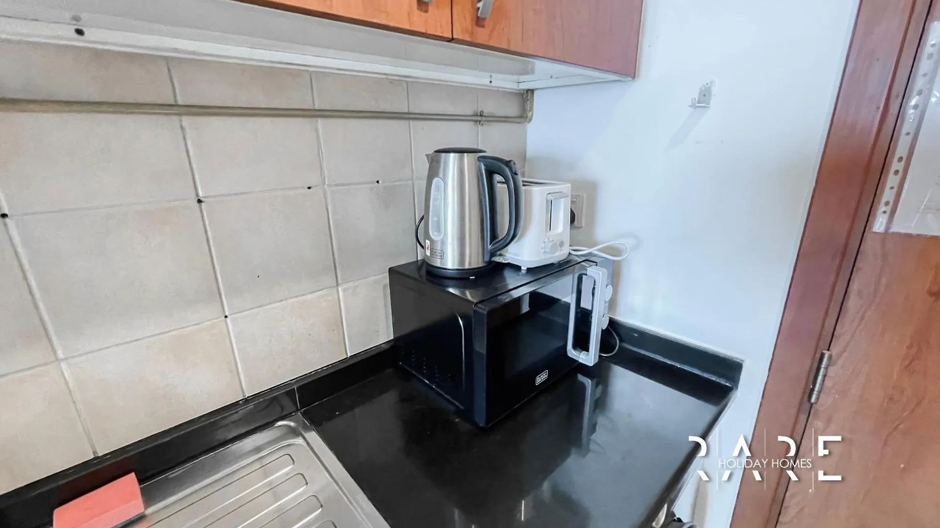 Rare Holiday Homes - Lake View - Near Me'Aisem City Centre - The Crescent Tower A - Dubai Production City - R910