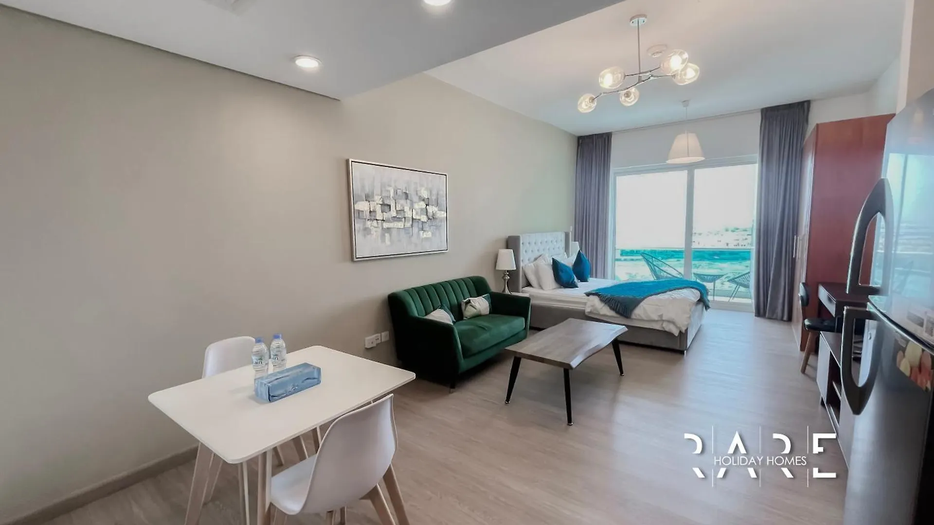 Rare Holiday Homes - Lake View - Near Me'Aisem City Centre - The Crescent Tower A - Dubai Production City - R910 阿拉伯联合酋长国