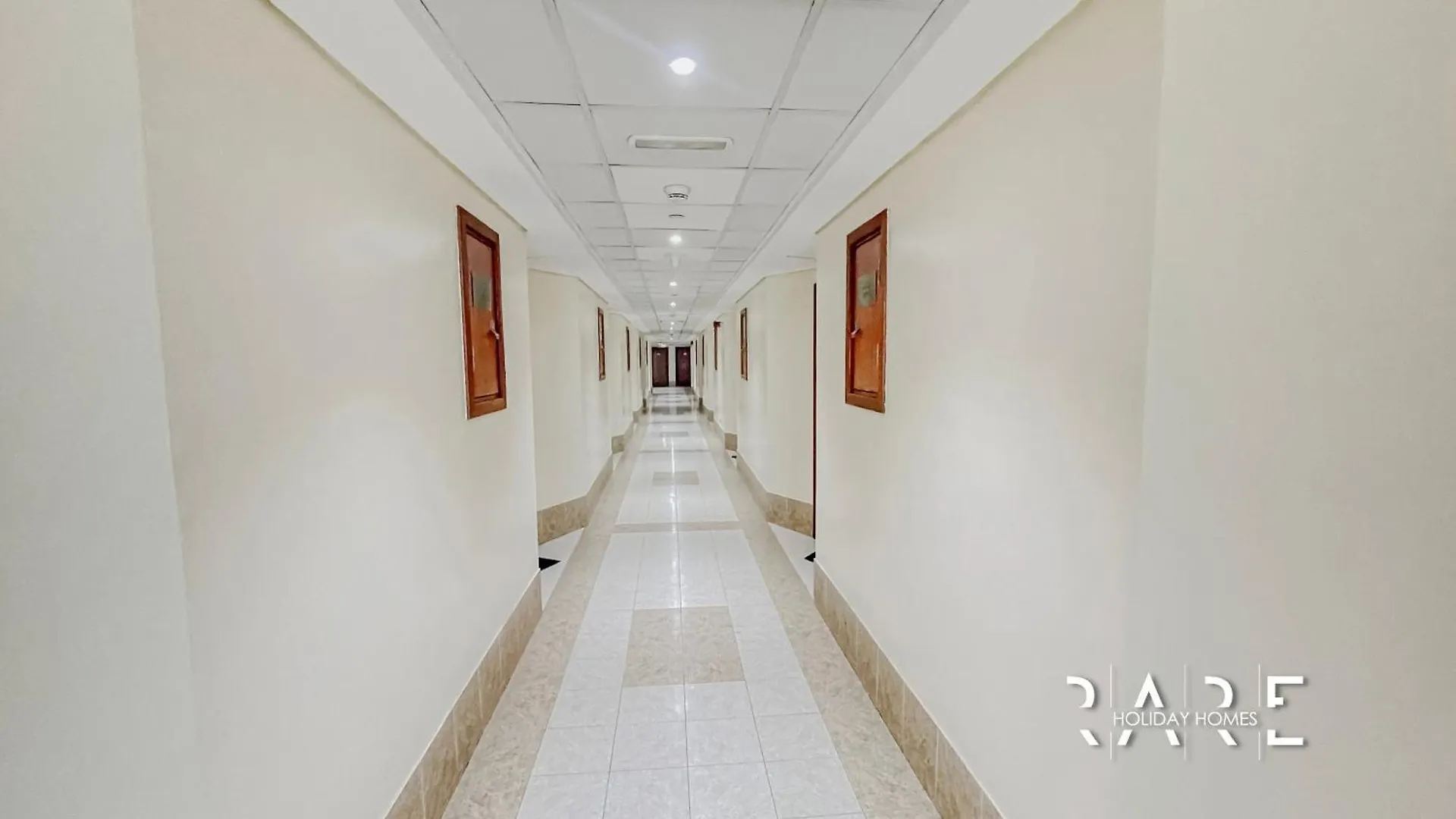 Apartment Rare Holiday Homes - Lake View - Near Me'Aisem City Centre - The Crescent Tower A - Dubai Production City - R910