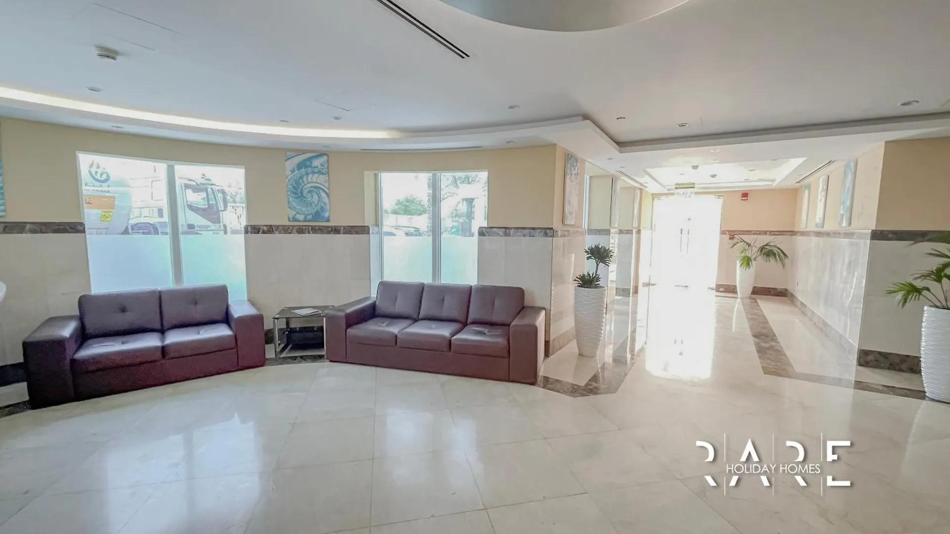 Rare Holiday Homes - Lake View - Near Me'Aisem City Centre - The Crescent Tower A - Dubai Production City - R910