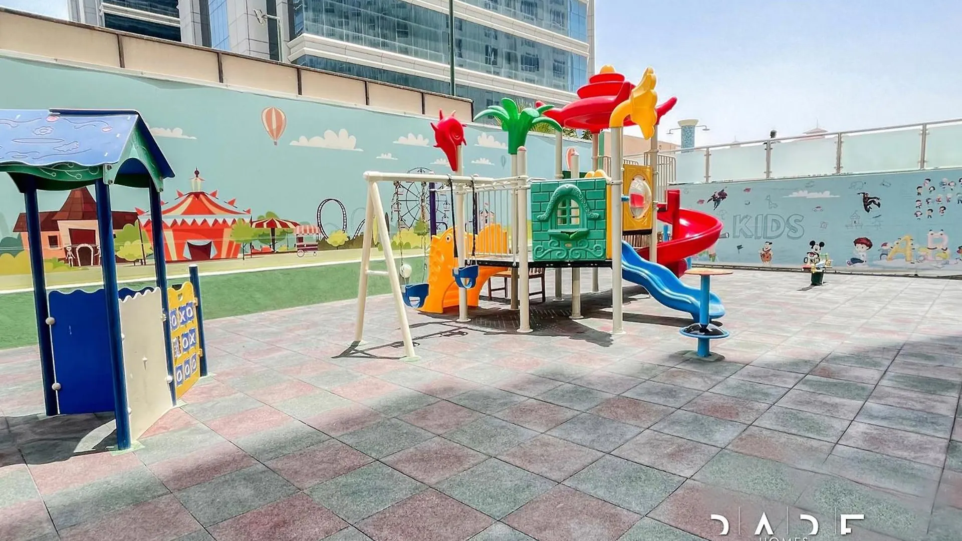 Rare Holiday Homes - Lake View - Near Me'Aisem City Centre - The Crescent Tower A - Dubai Production City - R910 公寓